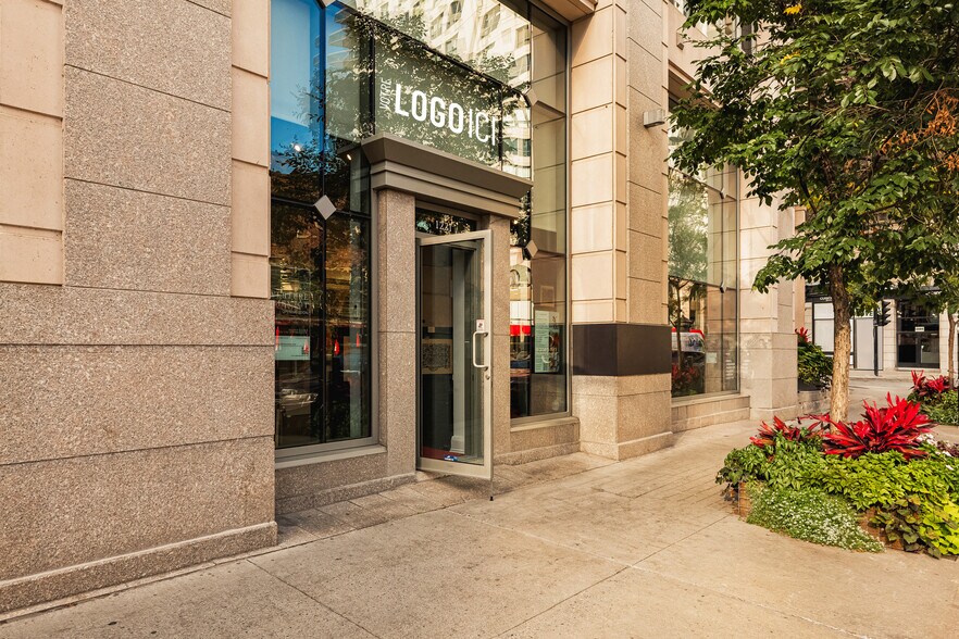 2025-2025 Rue Drummond, Montréal, QC à louer - Photo principale – Image 1 sur 1