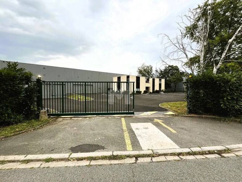 Industriel/Logistique dans Lisses à louer - Photo de l’immeuble – Image 2 sur 12