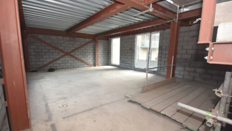156 Chapel St, Salford, GTM M3 6BF - Lot Commercial Unit 10 -  - Photo intérieure - Image 1 of 3