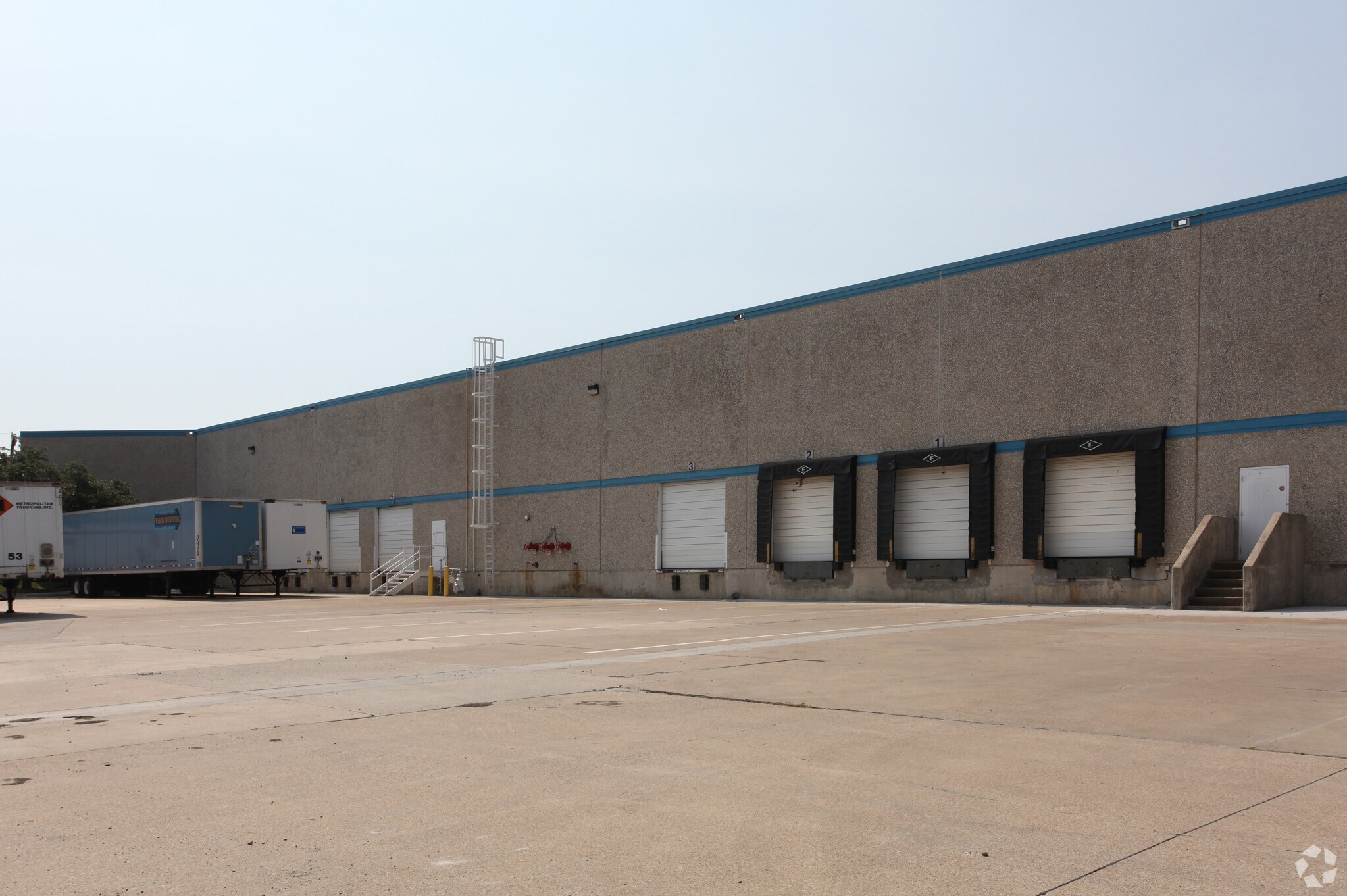 2101-2107 Hutton Dr, Carrollton, TX à louer Photo principale– Image 1 sur 3