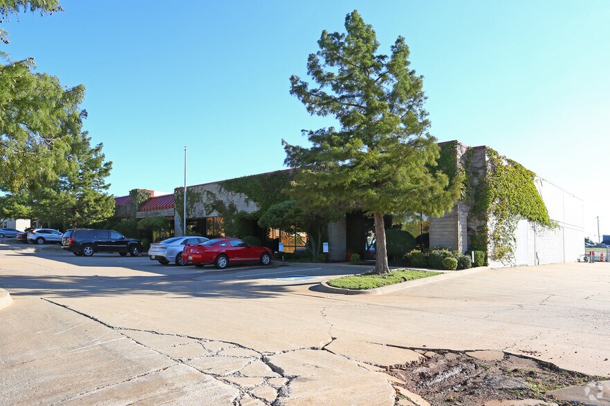 7700 N Hudson Ave, Oklahoma City, OK à louer - Photo principale – Image 1 sur 24