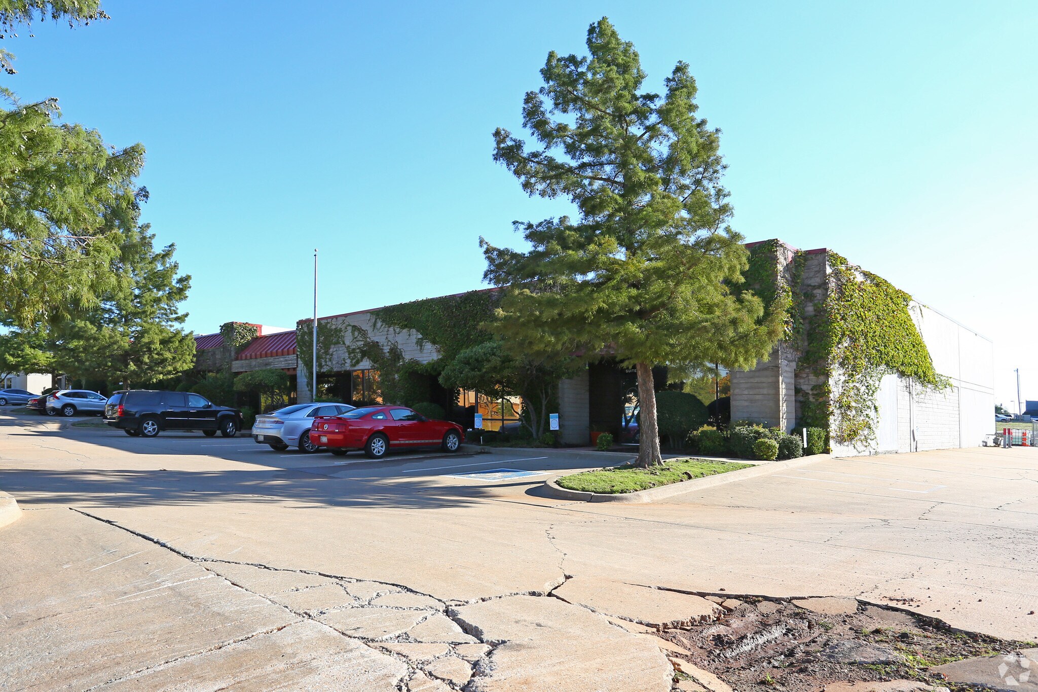 7700 N Hudson Ave, Oklahoma City, OK à louer Photo principale– Image 1 sur 25