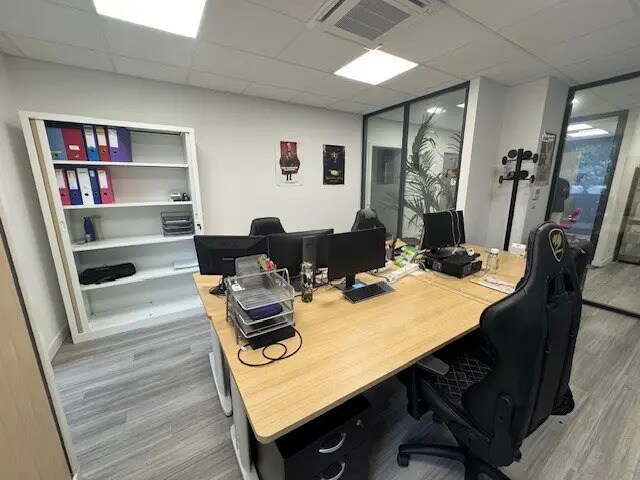 Bureau dans Saint-Priest-en-Jarez à vendre - Photo de l’immeuble – Image 2 sur 9