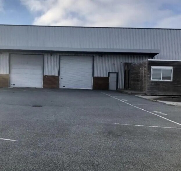 Local d’activités dans Mondouzil à louer - Photo de l’immeuble – Image 3 sur 4