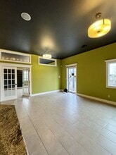 24 Advance Ave, Greater Napanee, ON à louer Photo intérieure– Image 2 sur 7