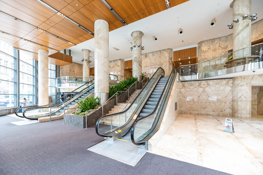 20 Queen St W, Toronto, ON à louer - Hall d’entrée – Image 2 sur 9