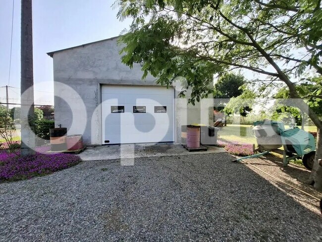 Plus de détails pour Local d'activités à louer