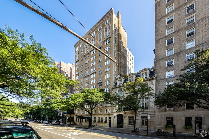 9 E 96th St, New York, NY à vendre - Photo de l’immeuble – Image 2 sur 13