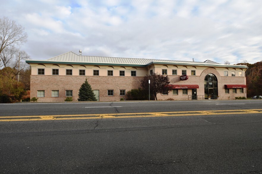 150 S Pearl St, Pearl River, NY à vendre - Photo principale – Image 1 sur 18