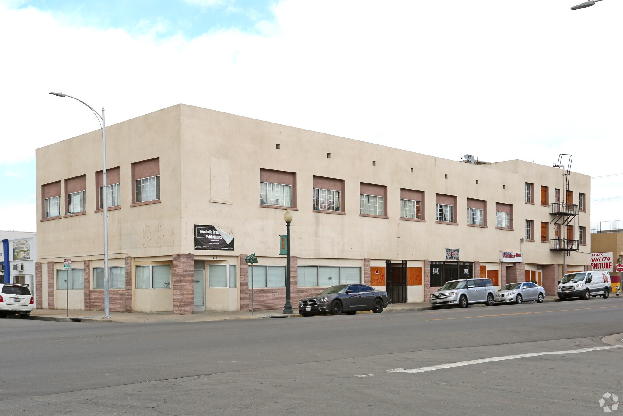 900-948 Baker St, Bakersfield, CA à louer Photo principale– Image 1 sur 3