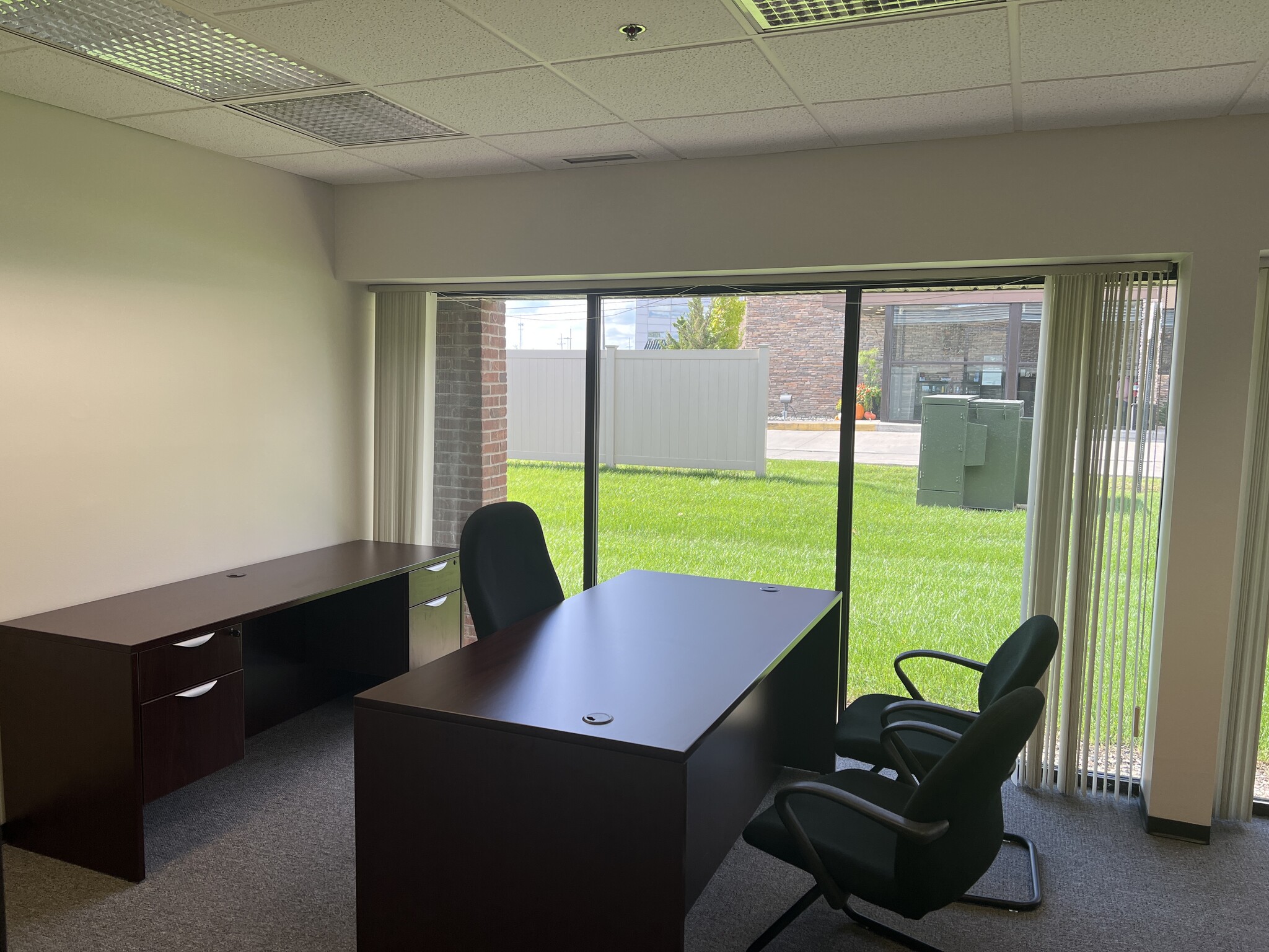 200 E Big Beaver Rd, Troy, MI à louer Photo de l’immeuble– Image 1 sur 2