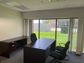 200 E Big Beaver Rd, Troy, MI à louer Photo de l’immeuble– Image 1 sur 2