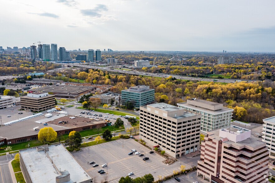 225 Duncan Mill Rd, Toronto, ON à vendre - Aérien – Image 2 sur 9