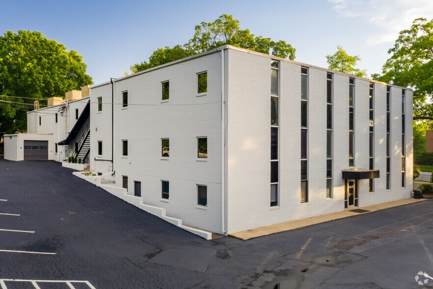 1200 E Morehead St, Charlotte, NC à louer - Photo de l’immeuble – Image 3 sur 6