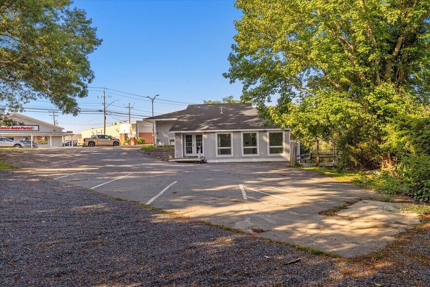 307 Falmouth Rd, Hyannis, MA à vendre - Photo de l’immeuble – Image 3 sur 8