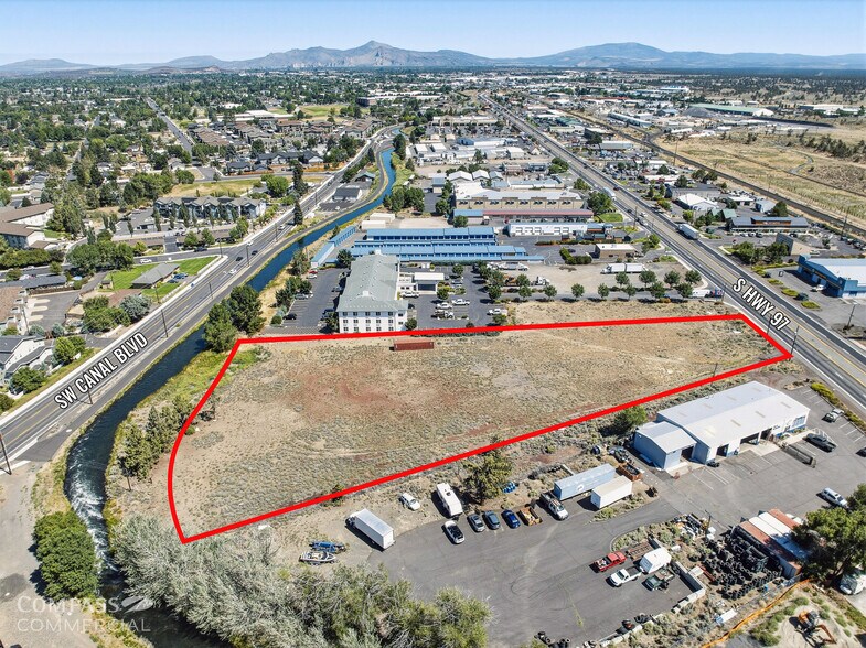 2285 S Highway 97, Redmond, OR à vendre - Photo de l’immeuble – Image 1 sur 12