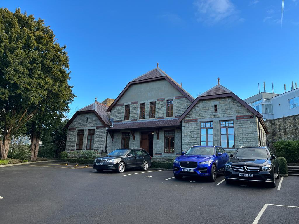 Nolton Court, Bridgend à louer Photo de l’immeuble– Image 1 sur 3