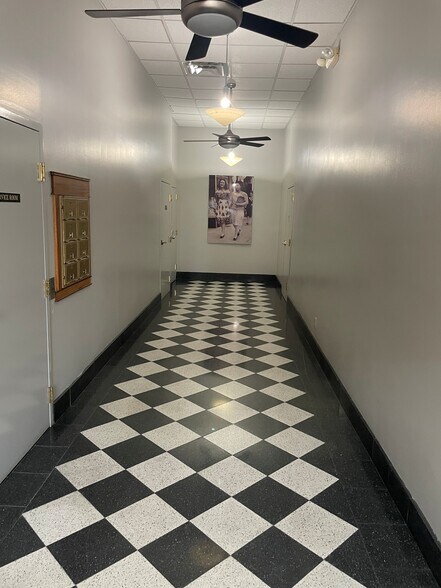 419 W Broadway St, Muskogee, OK à louer - Photo principale – Image 1 sur 11