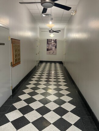 Plus de détails pour 419 W Broadway St, Muskogee, OK - Bureau à vendre