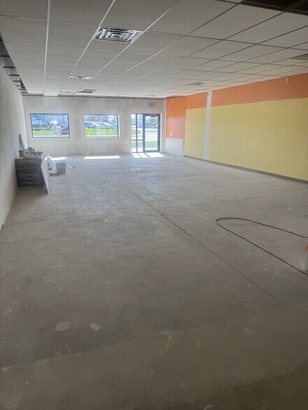 8215 US 31, Indianapolis, IN à louer - Photo de l’immeuble – Image 3 sur 4