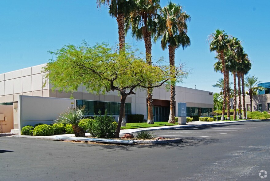 900 Grier Dr, Las Vegas, NV à louer - Photo de l’immeuble – Image 2 sur 22