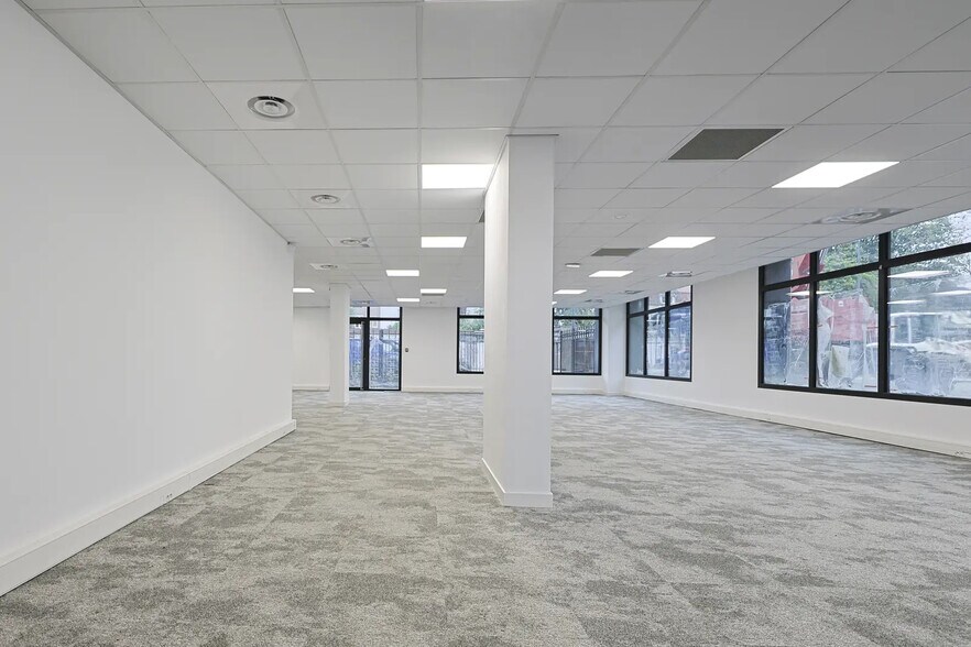 Bureau dans La Madeleine à vendre - Photo de l’immeuble – Image 2 sur 9