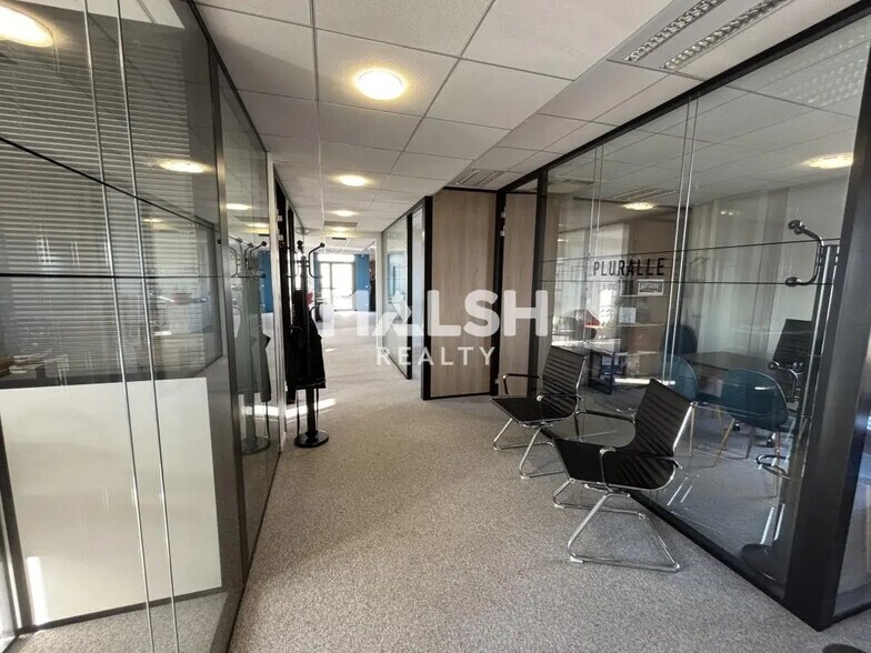 Bureau dans Écully à louer - Photo de l’immeuble – Image 2 sur 16