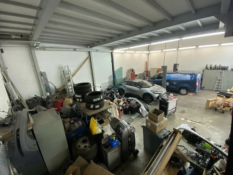 Local d'activités dans SAINT-OUEN-L'AUMONE à vendre - Photo de l’immeuble – Image 3 sur 6