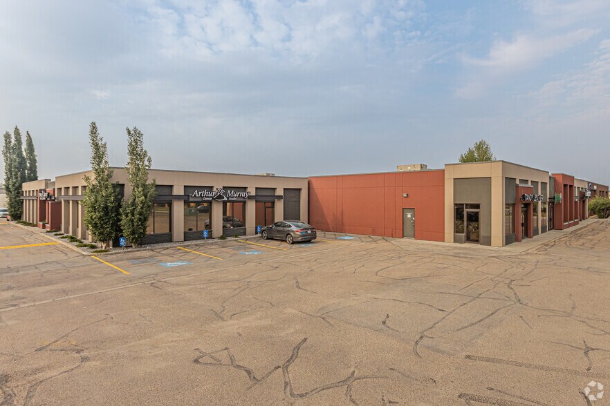 17708-17720 107 Av NW, Edmonton, AB à louer - Photo de l’immeuble – Image 2 sur 5