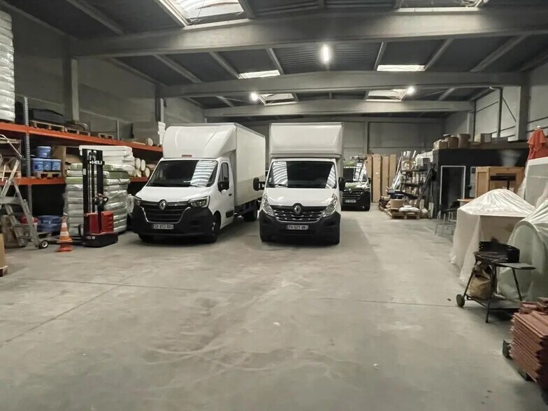 Industriel/Logistique dans Roncq à vendre - Photo de l’immeuble – Image 3 sur 4