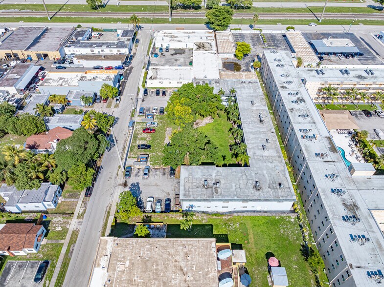 2134 Lincoln St, Hollywood, FL à vendre - Photo de l’immeuble – Image 2 sur 19
