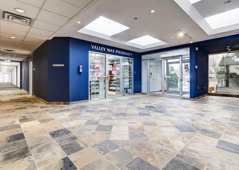 6150 Valley Way, Niagara Falls, ON à louer - Photo de l’immeuble – Image 2 sur 4