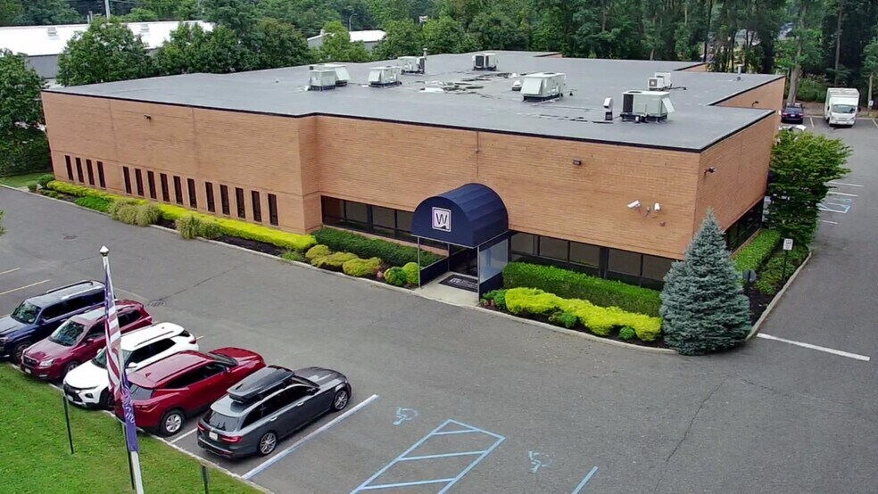 500 Wheeler Rd, Hauppauge, NY à louer - Photo de l’immeuble – Image 2 sur 3