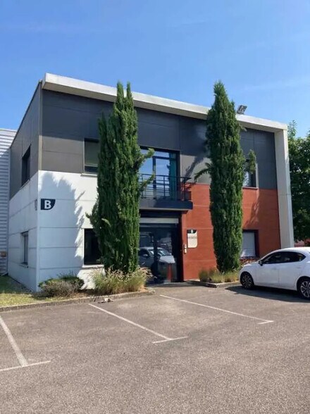 Bureau dans Décines-Charpieu à louer - Photo de l’immeuble – Image 2 sur 13