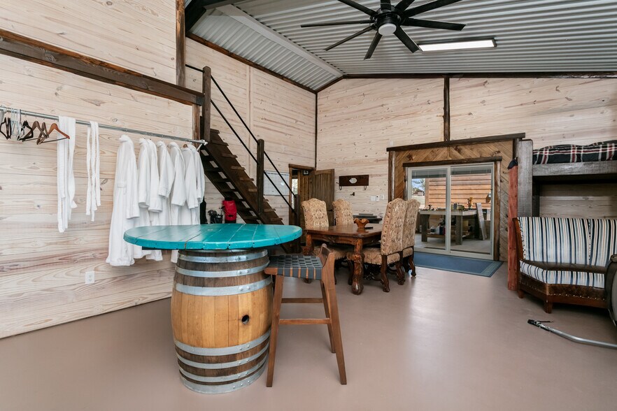 100 Five Star Trl, Fredericksburg, TX à vendre - Photo intérieure – Image 3 sur 58