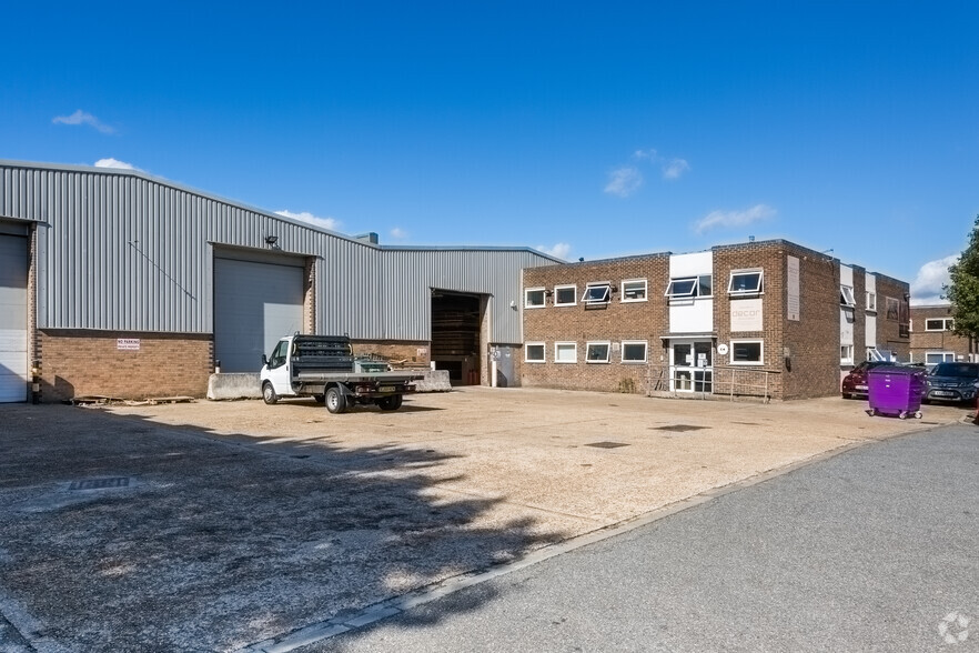 Motherwell Way, Grays à louer - Photo de l’immeuble – Image 2 sur 29