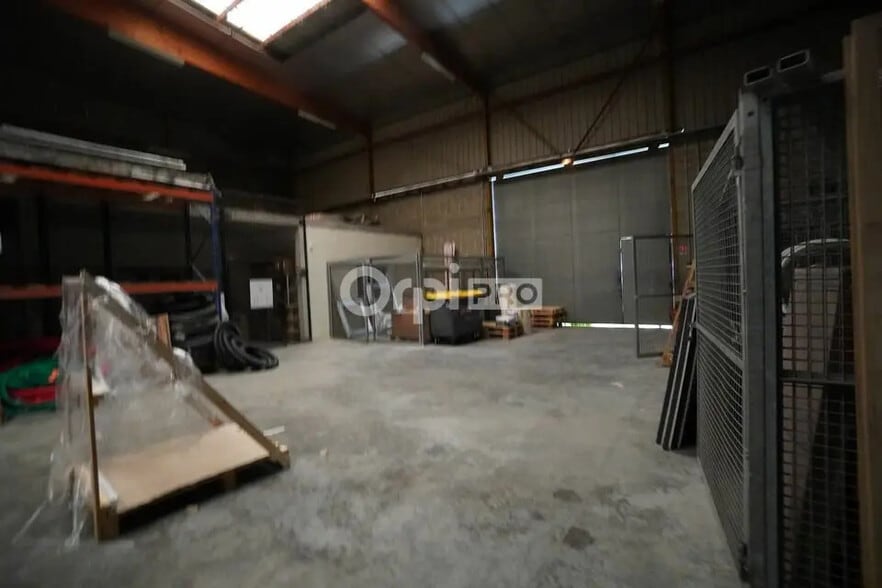 Local d'activités dans Quetigny à vendre - Photo de l’immeuble – Image 2 sur 9