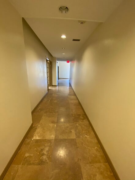 1120 Empire Central Pl, Dallas, TX à louer - Photo intérieure – Image 2 sur 12