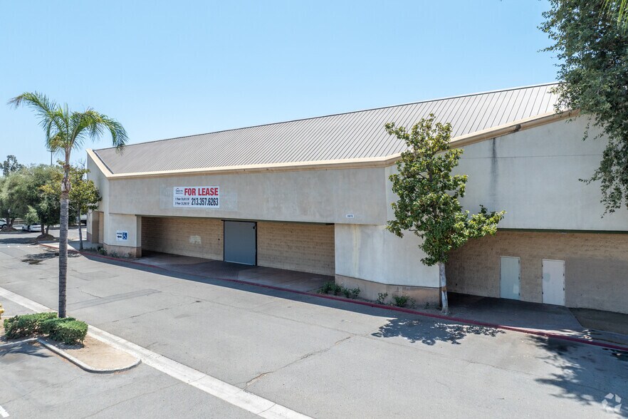 3838-3870 Tyler St, Riverside, CA à louer - Photo principale – Image 1 sur 11
