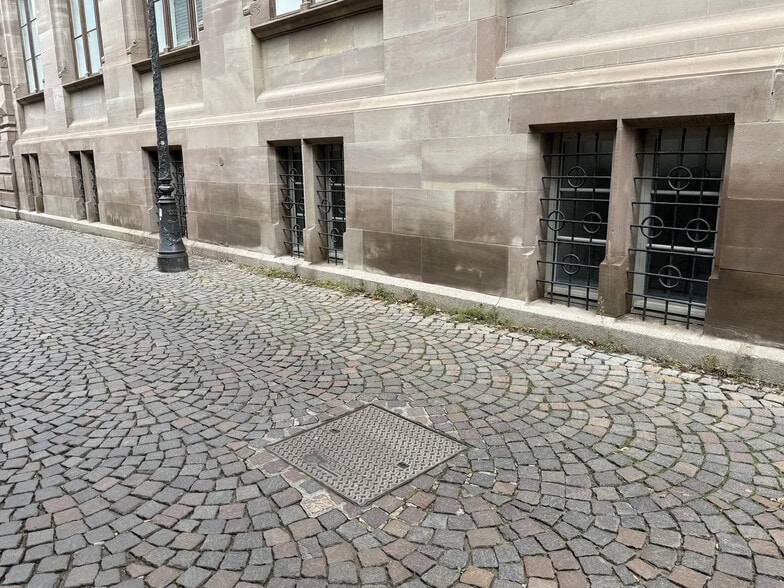 9 Place Saint-Thomas, Strasbourg à louer - Photo de l’immeuble – Image 3 sur 17