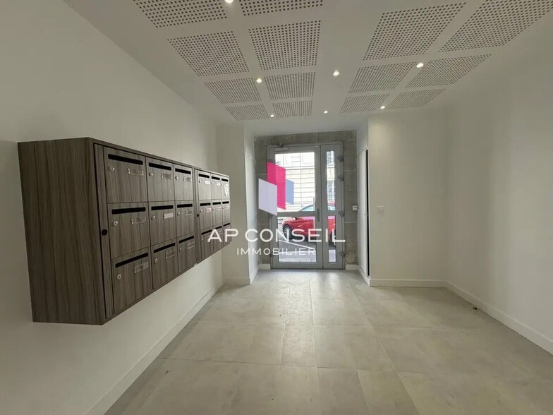 Bureau dans Versailles à louer - Hall d’entrée – Image 2 sur 20