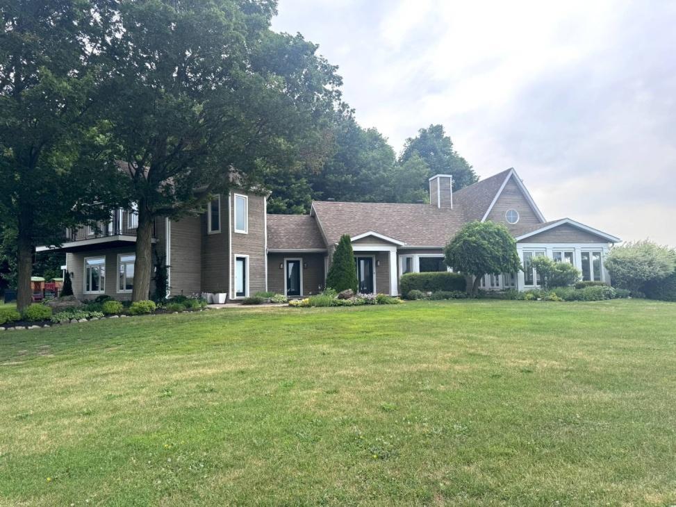 153-155 Rang Sainte-Sophie, Oka, QC à vendre Photo principale– Image 1 sur 9