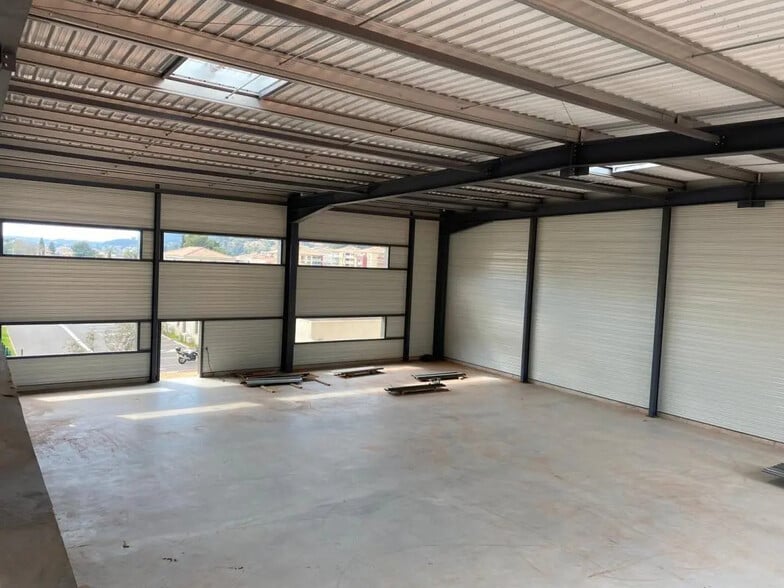 Industriel/Logistique dans Ollioules à louer - Photo intérieure – Image 3 sur 5