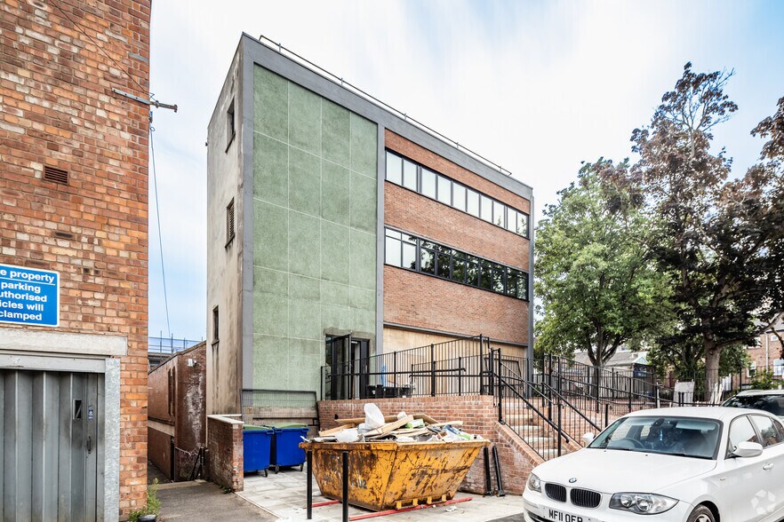 23 Central Way, Altrincham à louer - Photo de l’immeuble – Image 1 sur 2