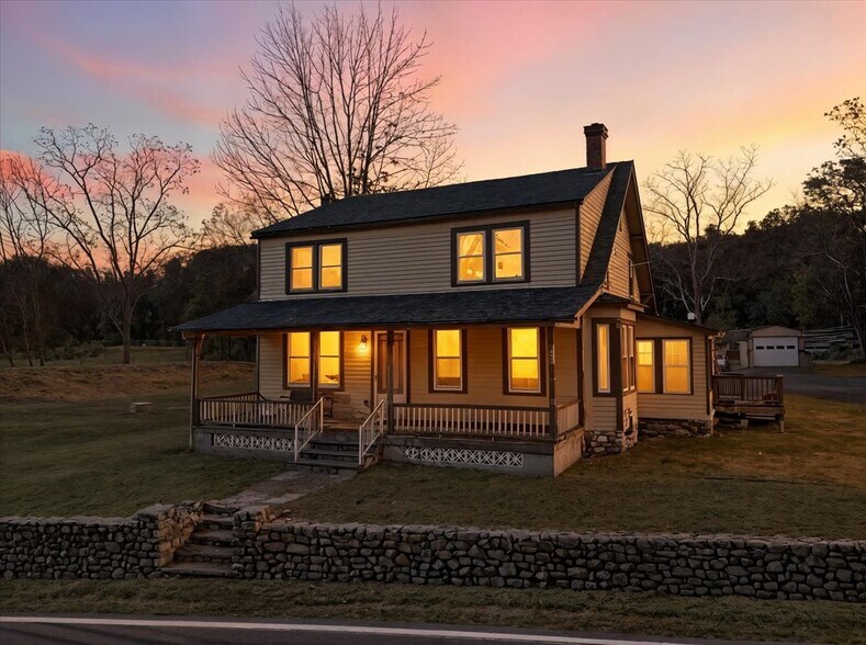 221 Upper Swiftwater Rd, Cresco, PA à vendre - Photo de l’immeuble – Image 2 sur 56