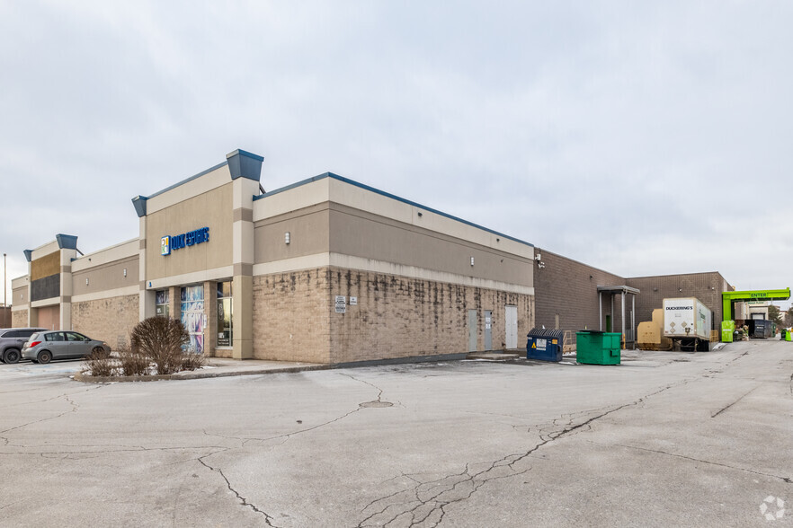 1651 Merivale Rd SE, Ottawa, ON à louer - Photo de l’immeuble – Image 3 sur 3