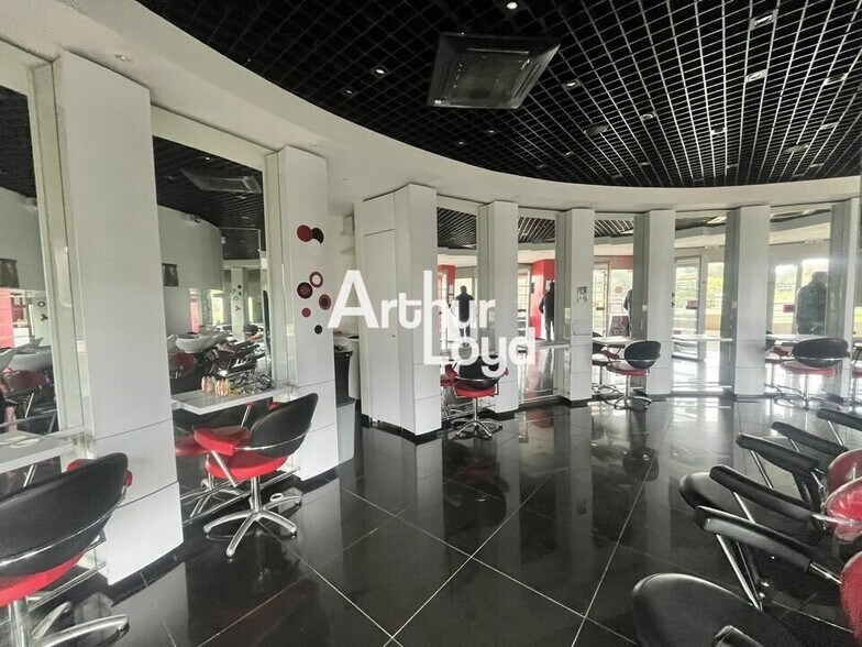 Local commercial dans SOPHIA ANTIPOLIS à louer - Photo de l’immeuble – Image 3 sur 19