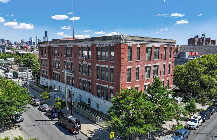 165 Conover St, Brooklyn, NY à vendre - Photo de l’immeuble – Image 2 sur 4