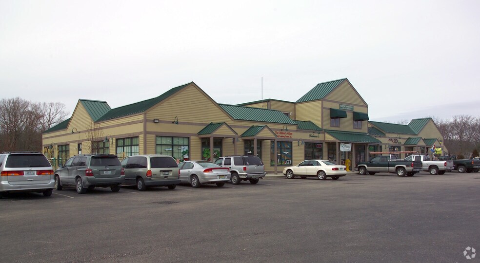 561-567 S County Trl, Exeter, RI à louer - Photo principale – Image 1 sur 3