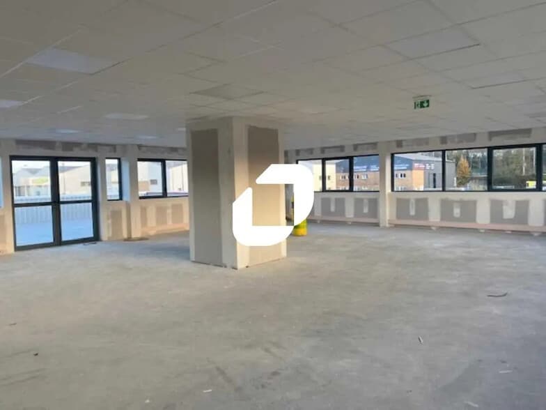 Bureau dans SAINT-OUEN-L'AUMONE à louer - Photo de l’immeuble – Image 3 sur 8